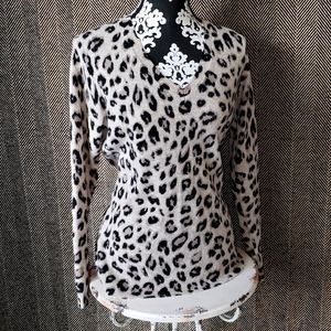 charter club 100% cashmere leopard print vneck sweater- worn once-